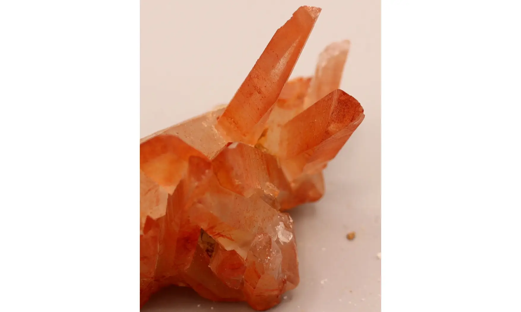 Quartz hematoide